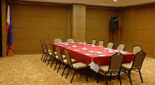 Crown Regency Hotel Makati image 1