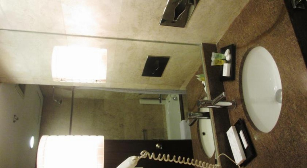 Crown Regency Hotel Makati Image 15