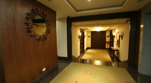 Crown Regency Hotel Makati image 3