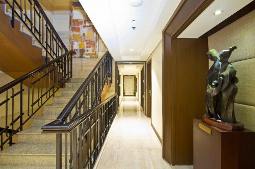 Crown Regency Hotel Makati image 4